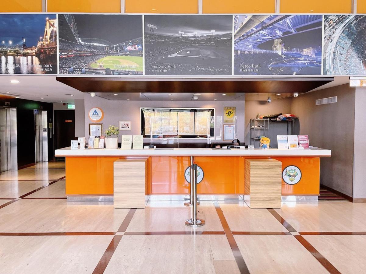 Orange Hotel - Park, Taichung Exterior photo