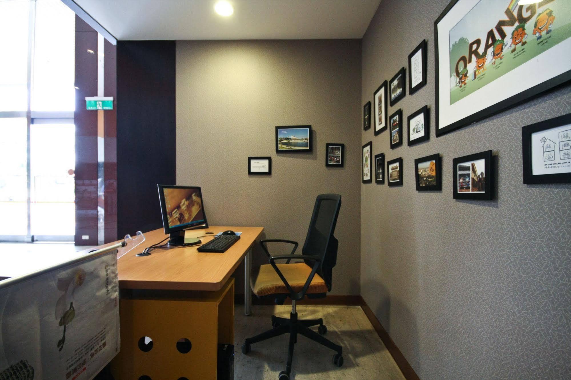 Orange Hotel - Park, Taichung Exterior photo